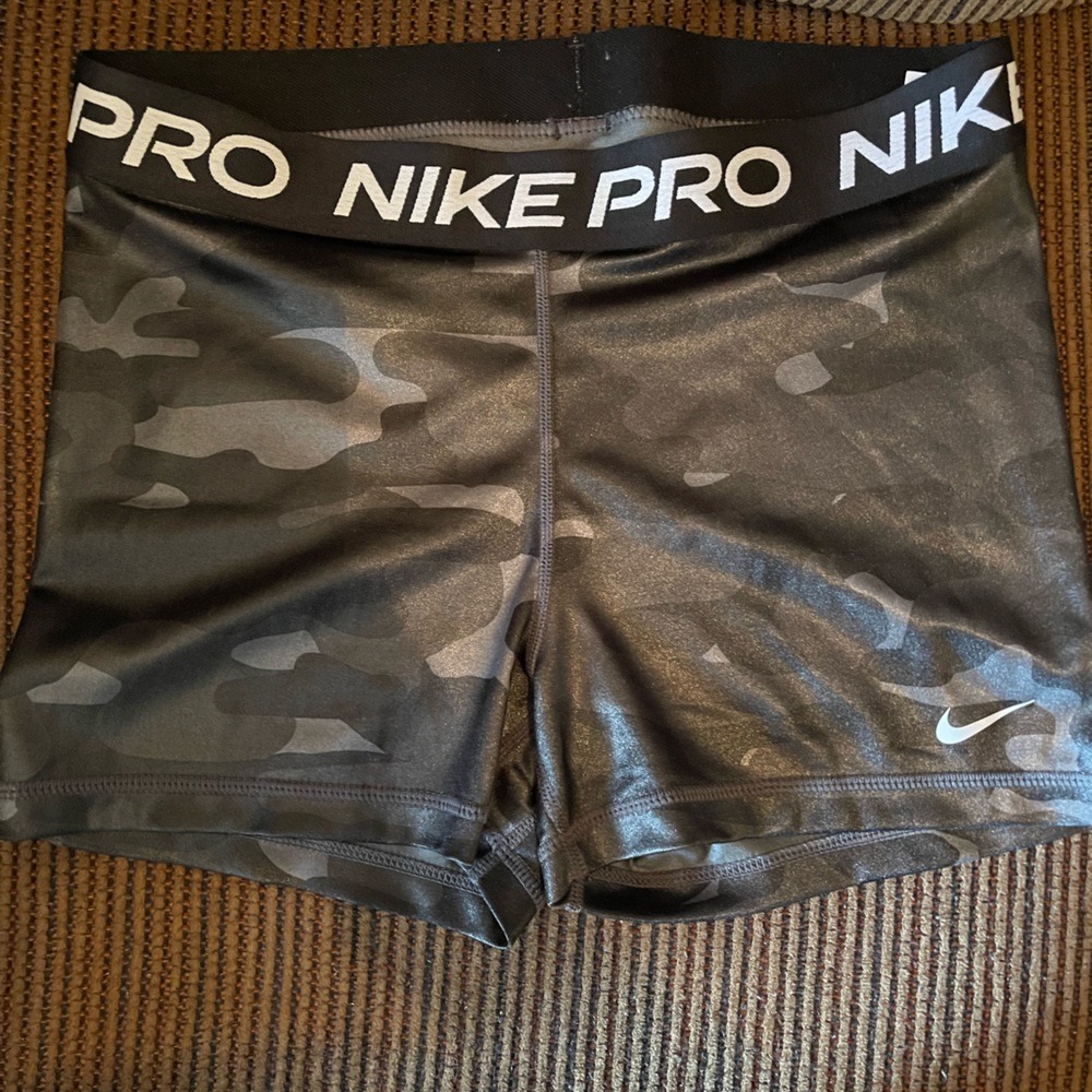 Nike Pro 3” Shorts Grey Camouflage NW/out Tags Women’s M